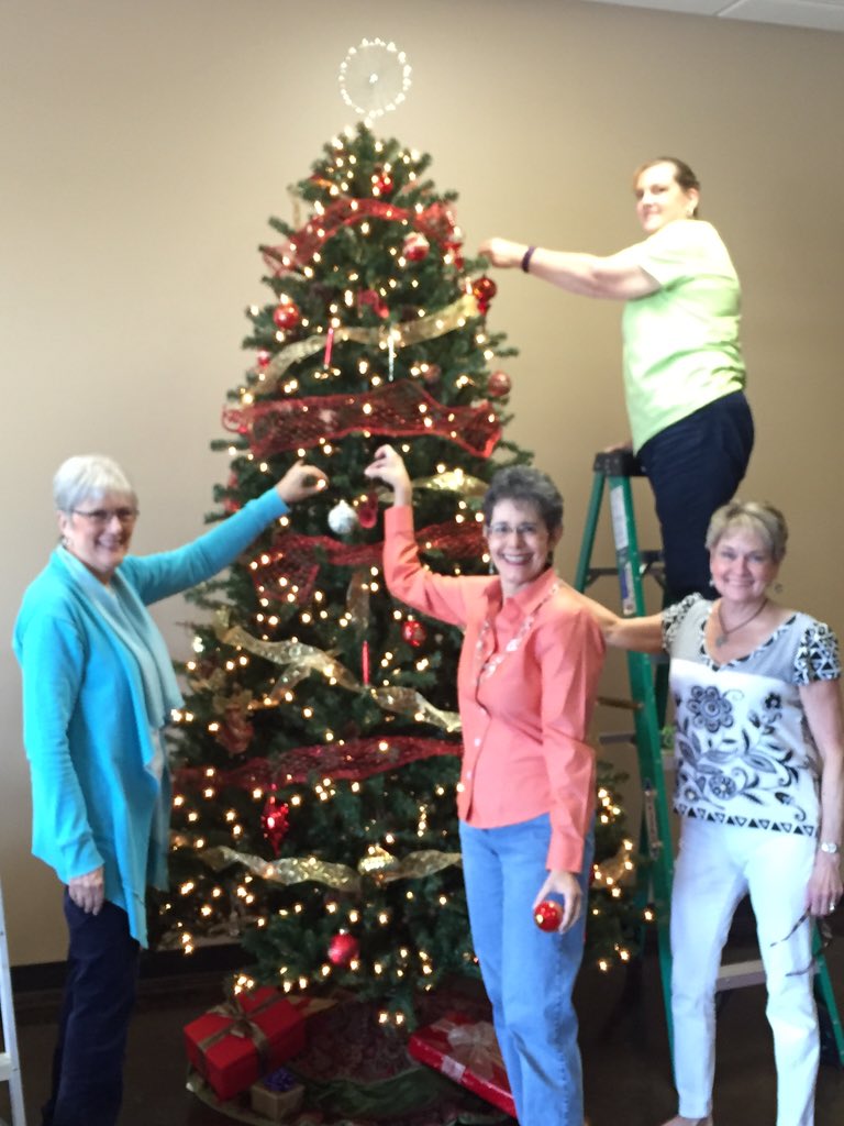 LifepathChurch1's tweet image. Tree decorating going on today #womensministry #lifepathchurch