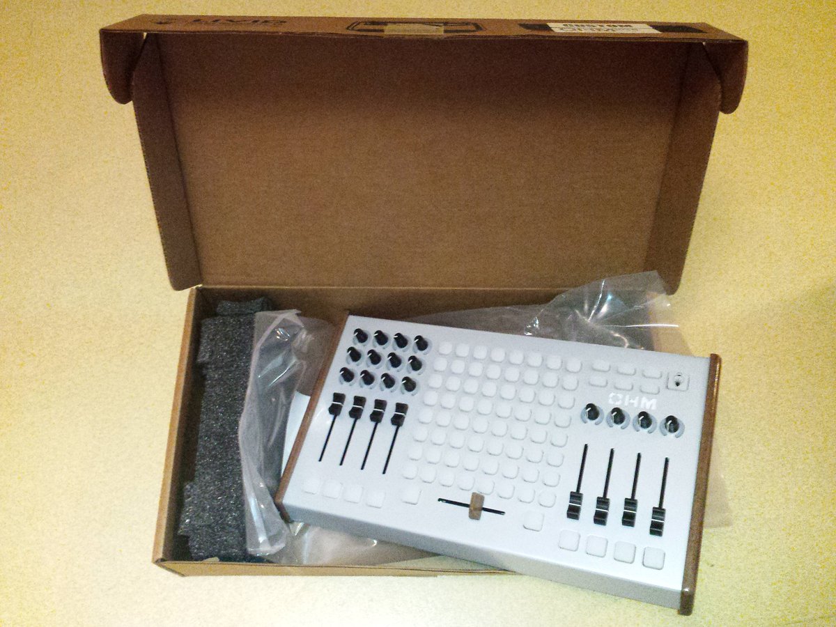 4LK3M1ST's tweet photo. Incredibly impressed with @lividindustry customer care, who sent me a brand new replacement #ohmrgb! Thanks guys! https://t.co/rgWe9kIGZE