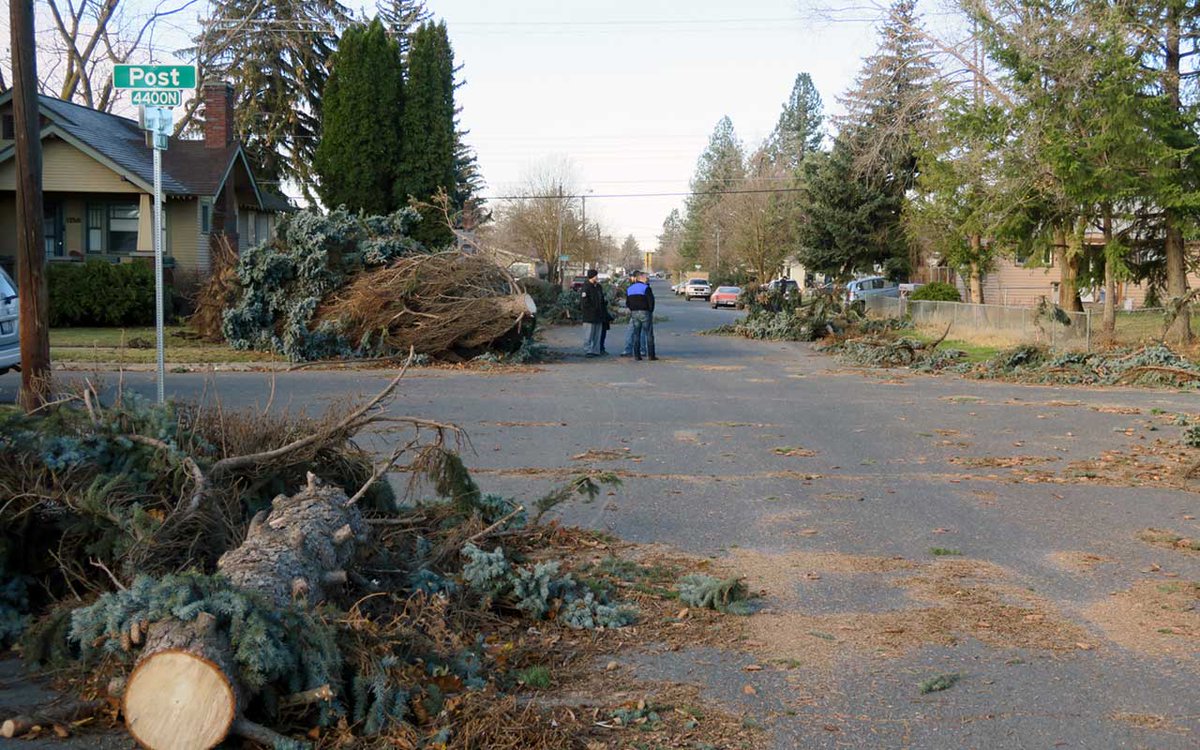 Damaged roof or fence from last week's storm? Here are helpful numbers: bit.ly/1QGdyN1 #InlandStrong