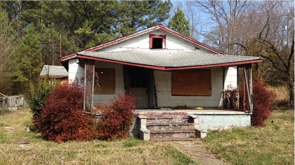 lcmanzie06's tweet image. Sponsoring resolutions to demolish 11 dilapidated houses in #District2! #FightingBlight #Making2#1! #Progress!