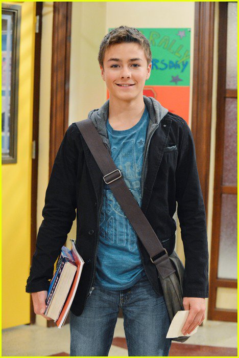 _disneylover2's tweet photo. Happy birthday @peytonmeyer9 https://t.co/mEXUFK5tLf