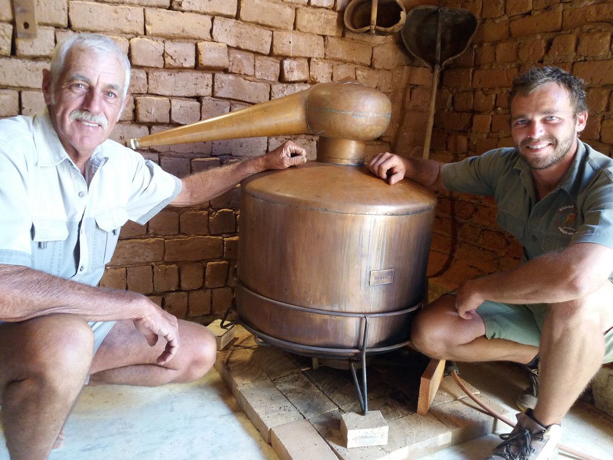 CliffordRobots's tweet photo. If u're in @RobertsonWineV soon, visit Danie and Johannes Erasmus, brandy distillers @SumsareWines . @BrandyRocksSA https://t.co/gqPRjRdm7P