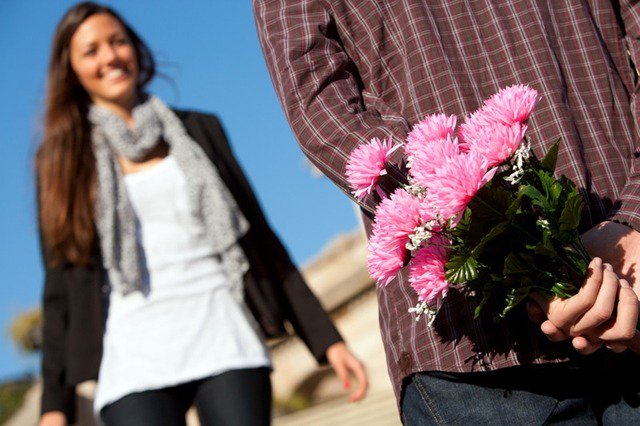 eCGlobalNet_pt's tweet photo. Você já presenteou alguém com flores? Conte para a gente quanto gastou com o presente! https://t.co/CmQ4IYXcJG https://t.co/pjRpNHamsr