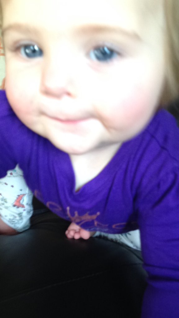 EmHawk11015's tweet photo. Chubby cheeks ✔️ chunky belly ✔️ double chin ✔️ cutest baby ever ✔️❤️ https://t.co/IzDMQp3KIy