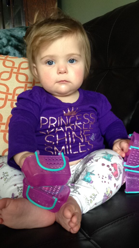 EmHawk11015's tweet photo. Chubby cheeks ✔️ chunky belly ✔️ double chin ✔️ cutest baby ever ✔️❤️ https://t.co/IzDMQp3KIy