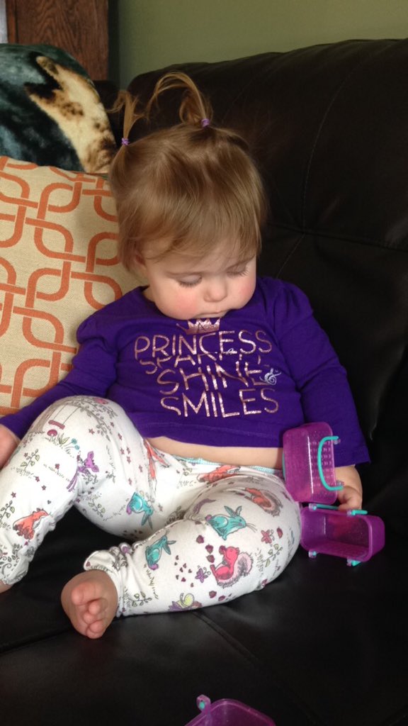 EmHawk11015's tweet photo. Chubby cheeks ✔️ chunky belly ✔️ double chin ✔️ cutest baby ever ✔️❤️ https://t.co/IzDMQp3KIy