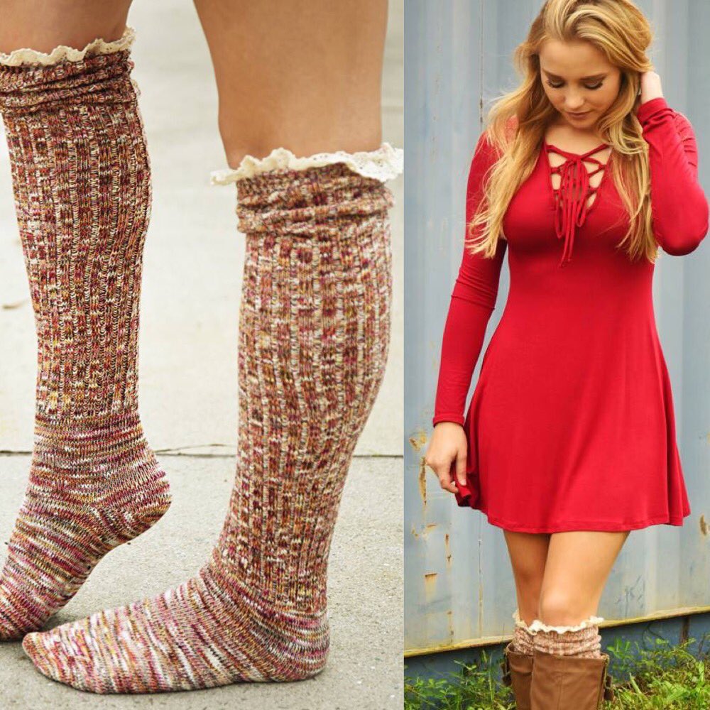 kenzierep's tweet photo. available now at https://t.co/fmVFiv61Tq 🌲🎁 || apply code "TURKEY" to save 10% off your purchase + free shipping 💋 https://t.co/c8LPte1uso
