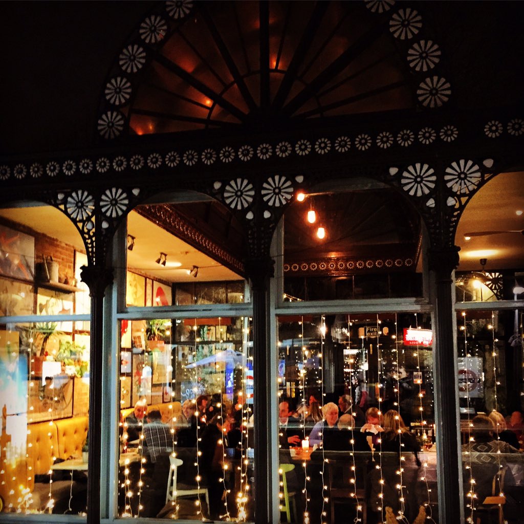 TapOnTheLine's tweet photo. Nothing beats a warm, cosy, sparkly pub in the winter time #tapontheline 🎆🍷☕️🍺 https://t.co/prAmgioENO