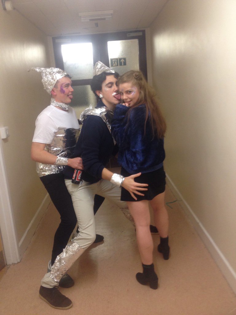 _ericamary's tweet image. Drama kidz