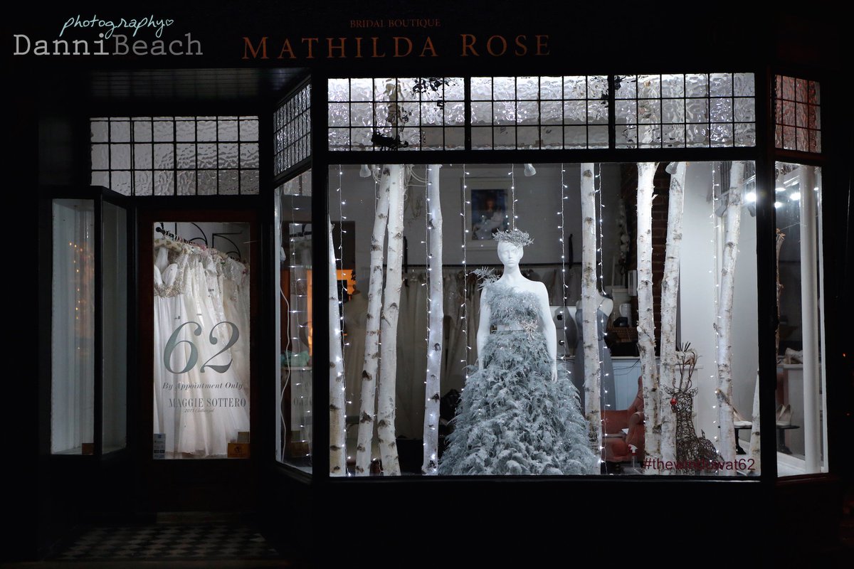 FlowerbugDesign's tweet photo. @Flowerona #Christmas has arrived! @Dannibeach @MathildaRose1 #thewindowat62 #snowqueen #winter, #dress #foliage https://t.co/VHEohzkGNV
