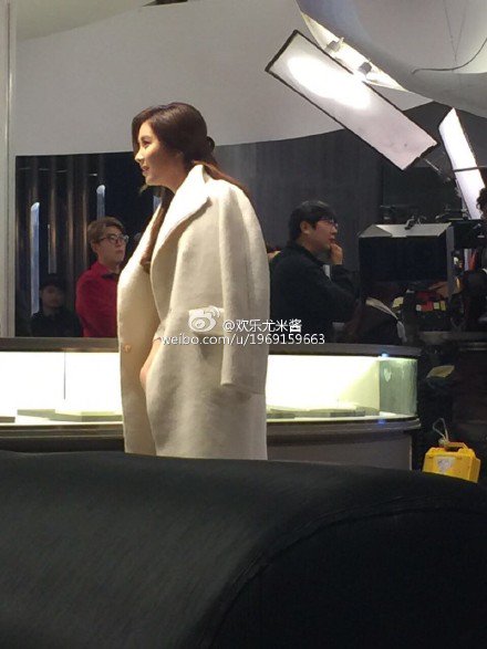 [PIC][02-11-2015]SeoHyun khởi hành đi Thượng Hải - Trung Quốc để cameo cho bộ phim "I married an anti-fan" vào tối nay CUlHDkmUEAIGn2f