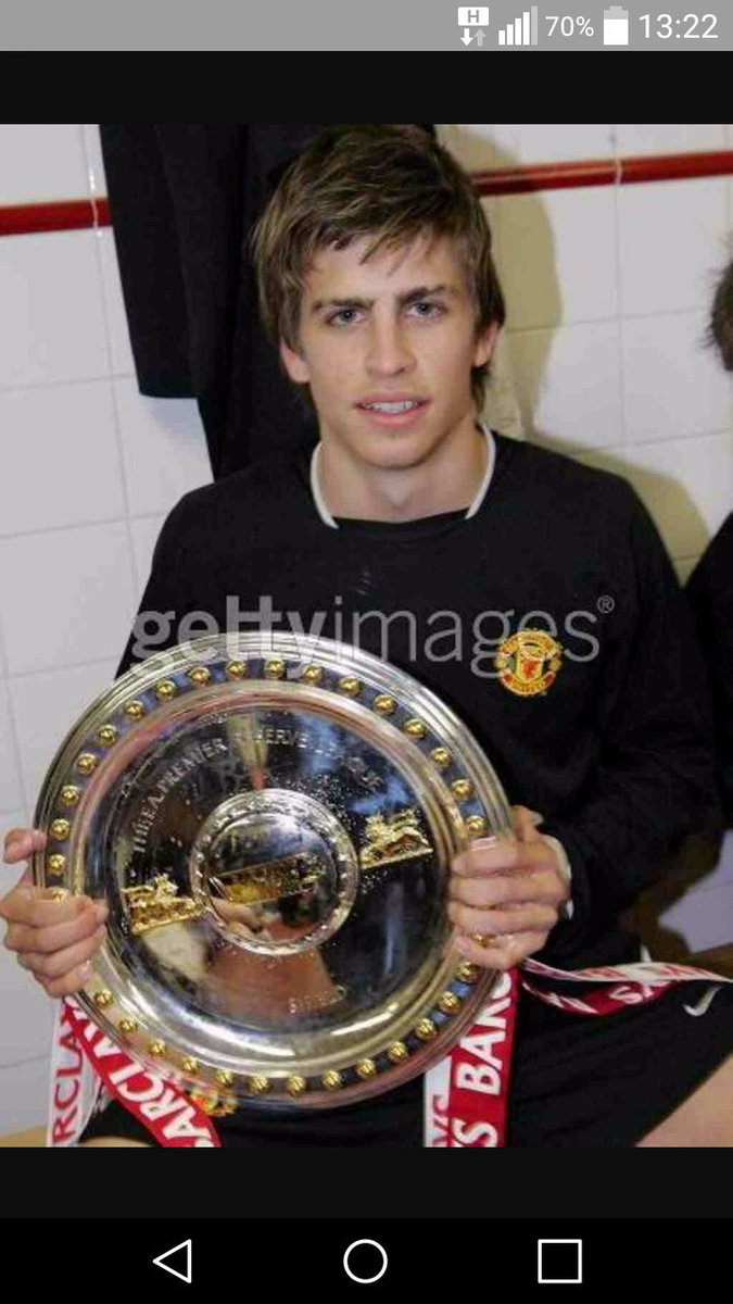 royorbison009's tweet photo. @TwoSyncOfficial to Matt.. You look like a young Pique.. https://t.co/XrGZC7qVQr