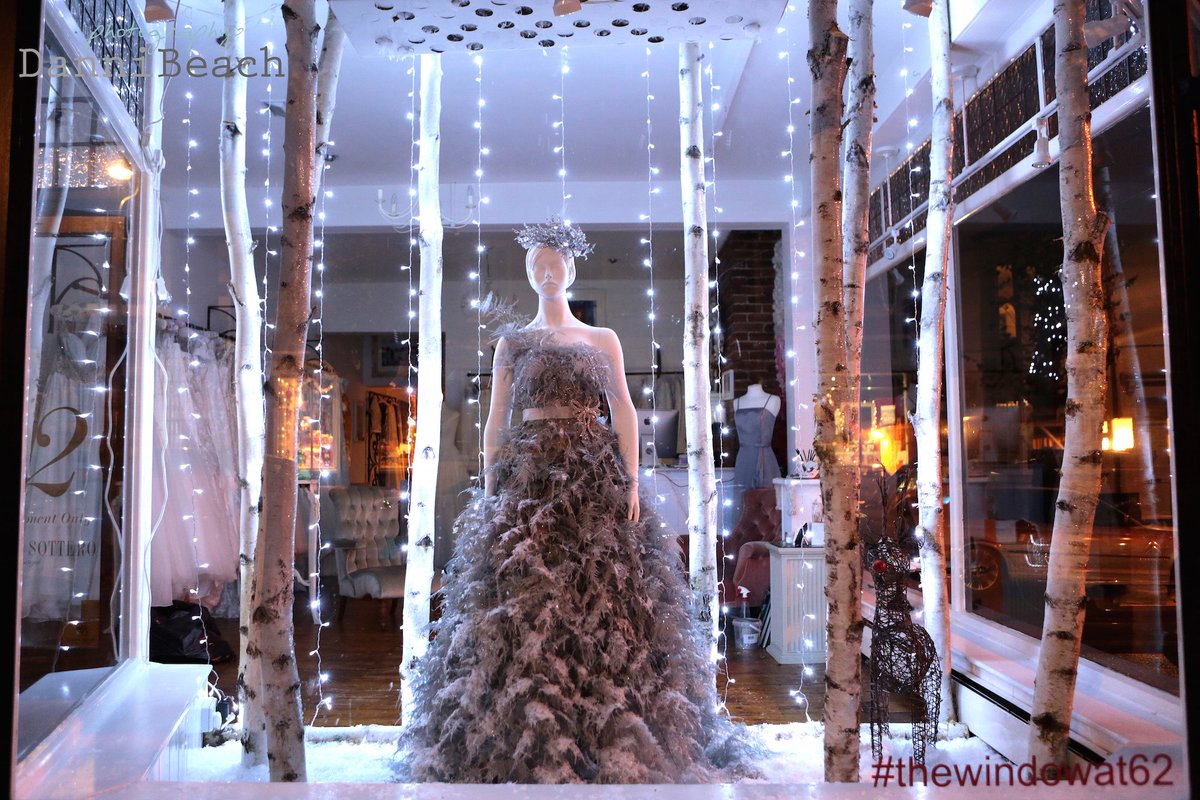 FlowerbugDesign's tweet photo. @Triciaaphillips #CHRISTMAS ! @Dannibeach @FlowerbugDesign @MathildaRose1 #thewindowat62  #snowqueen #winter xx https://t.co/eAUAzDD1MO