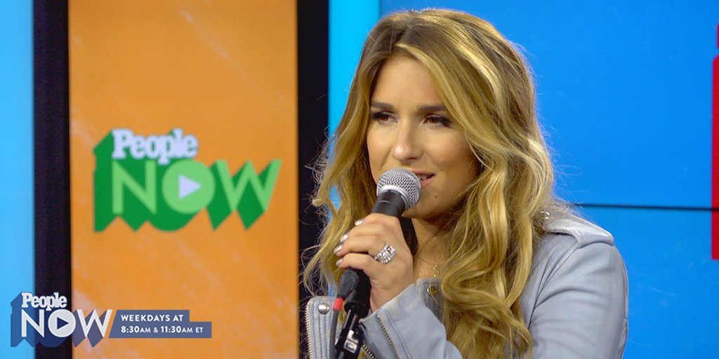 people's tweet photo. Watch @JessieJDecker perform "This Christmas" on #PeopleNow! 

Live stream ---> https://t.co/46EyADhPoV https://t.co/N1GBb3Nass