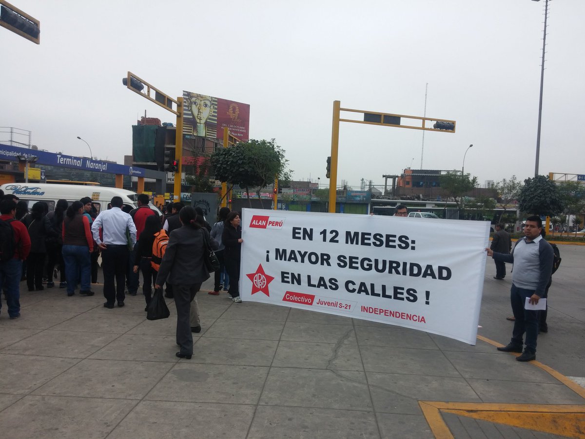 Jhona_AlvarezM's tweet photo. @AlanGarciaPeru #MasSeguridaden12Meses en la estación Naranjal del Metropolitano el colectivo @S21_Indp https://t.co/UB1u58dOjT