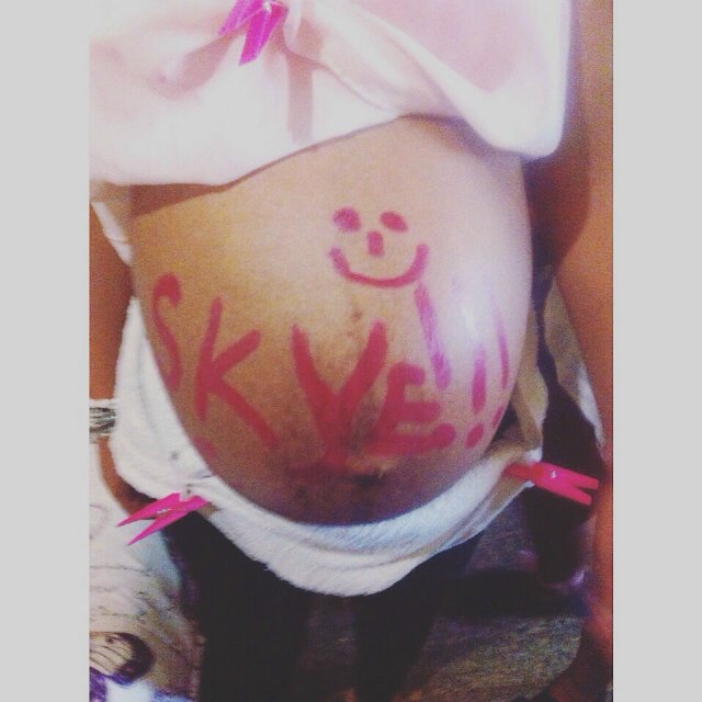 coco_nicki's tweet photo. Can't wait for our little princes!! Skye<3 https://t.co/WJb45mE6Ga