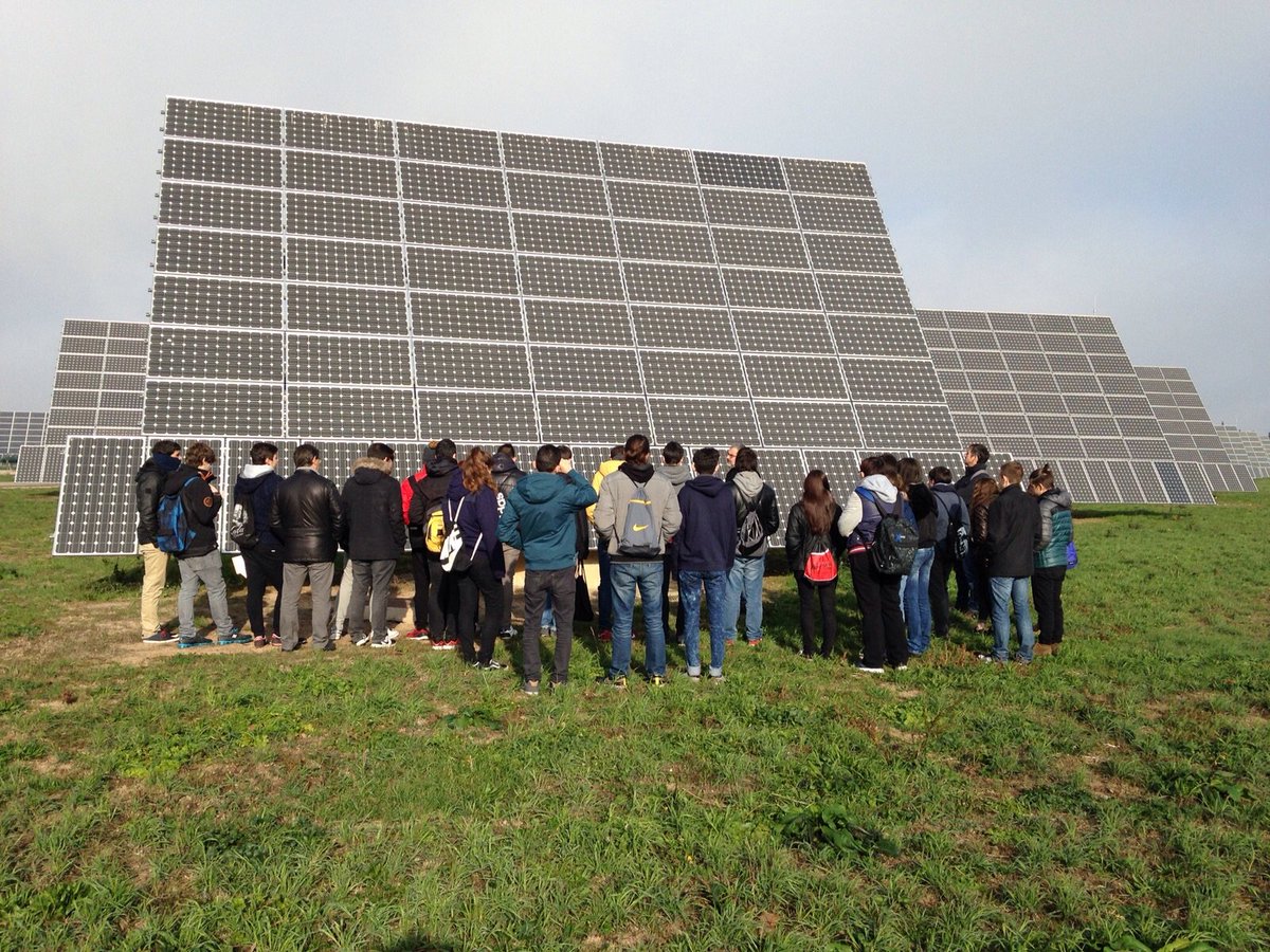 SofosEnergia's tweet photo. Avui els alumnes de l'I.E.S. Ciutat de Balaguer han visitat la instal•lació fotovoltaica que vam realitzar al Poal https://t.co/P0ukWJEFlE