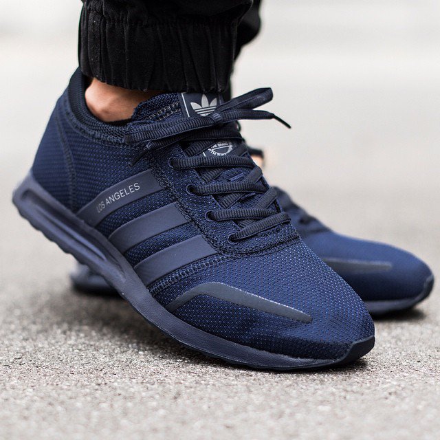 Vertrouwen op kunstmest aanval Sneaker Deals GB on Twitter: "The all navy Adidas Originals Los Angeles are  now ONLY £36! Code "EXTRA20" here =&gt; https://t.co/4FfgRQp9rQ UK6-11  https://t.co/ALK8ynF5ce" / Twitter