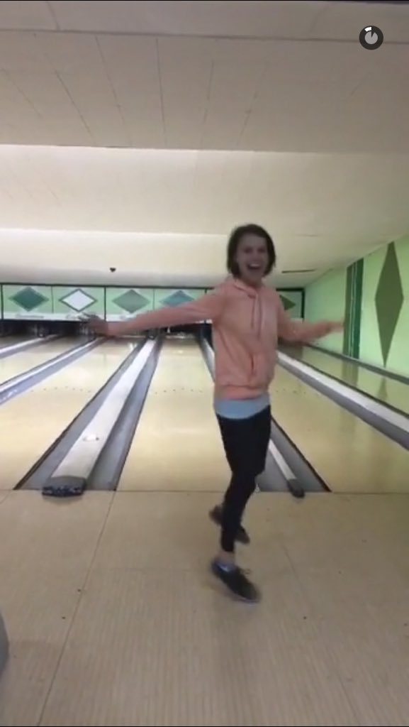 fletchsmiles's tweet photo. [UPDATE]: Hannah also filmed Ingrid when she was bowling❤️😍 (via Hannah's snapchat) https://t.co/t7m3Gm7iAX