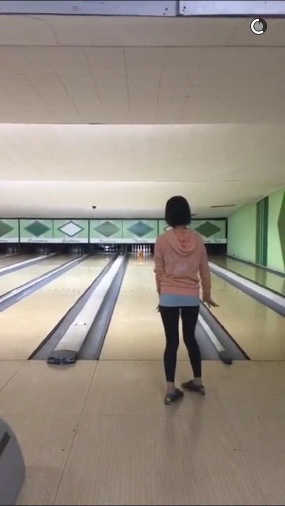 fletchsmiles's tweet photo. [UPDATE]: Hannah also filmed Ingrid when she was bowling❤️😍 (via Hannah's snapchat) https://t.co/t7m3Gm7iAX