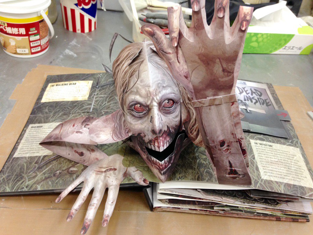ウォーキングデッド　仕掛け絵本　WALKING DEAD 2/24 □□こんなの買い取りました！□【ウォーキングデッドの飛び出す