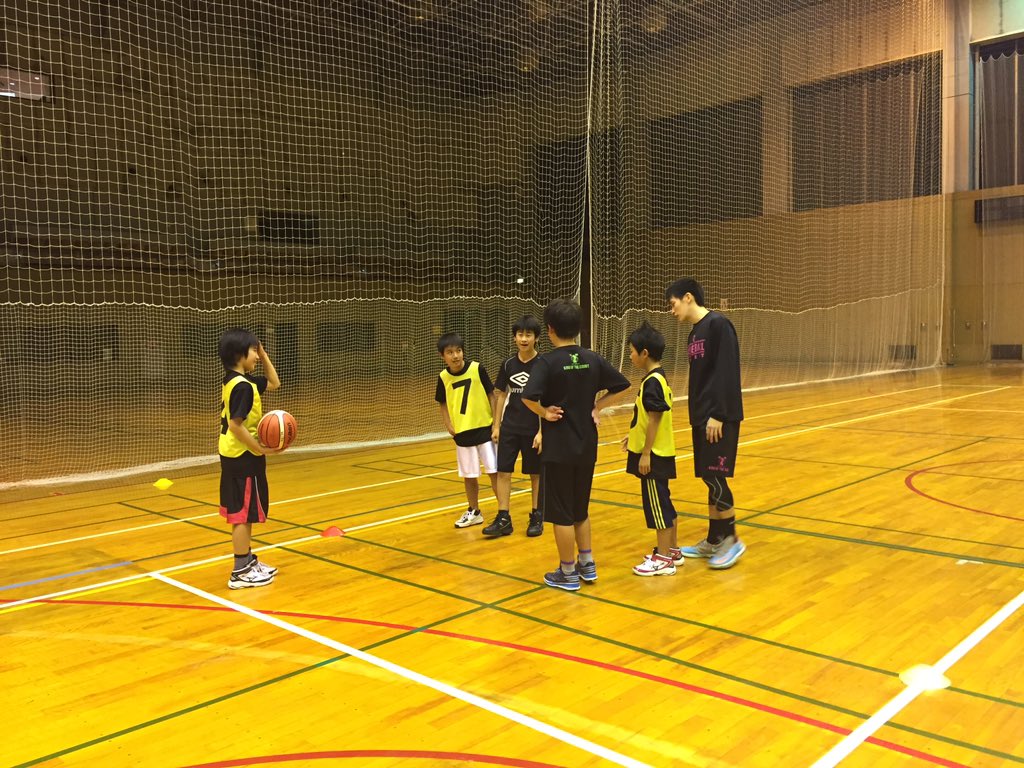 sprojectbb's tweet photo. 今週の練習はお休みです。
今年ももう少しで1ヶ月を切りますが最後までバスケ楽しみましょう!
体験いつでもお待ちしております!
#sprojectbb #えすぷろ #バスケ #小学生 https://t.co/eFquj1O45j