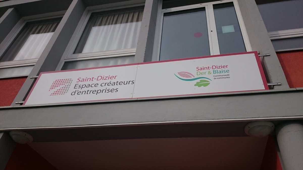 PierreRenaudFR's tweet photo. 1ère formation à @ECE_StDizier pour @incubsd, avec des entrepreneurs très attentifs ! #entreprendre #saintdizier https://t.co/4cEbdKm0qX