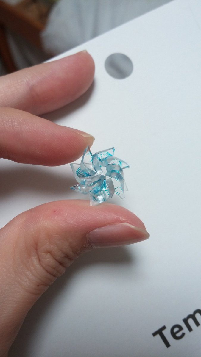 ちゃおちゅーる No Twitter よくやく形になってきたぞー プラバン プラ板 プラバン部 Shrinkplastic ハンドメイド好きさんと繋がりたい Handmade プラバンアクセサリー 立体プラバン 風車 T Co Ihxau1wtkm