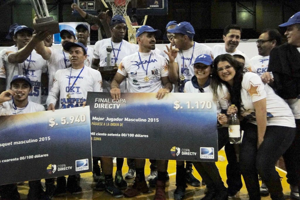 BaloncestoCKT's tweet photo. Recuerdos de la emoción indescriptible que sintió CKT, al coronarse campeón 2015 #CKTBicampeón https://t.co/FqgMl4nDIN