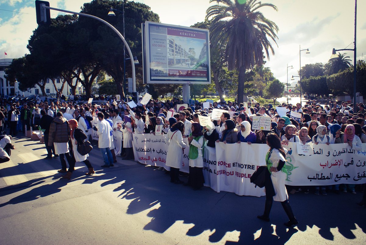 MariemTitrit's tweet photo. #sit-in #funérailles #médecins #rabat  #Maroc  @Medi1TV @ajmubasher https://t.co/iMaH54ctaL