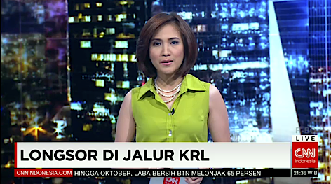 Penumpang #CommuterLine jalur Jakarta-Bogor malam ini sempat menumpuk akibat longsor di Citayam.