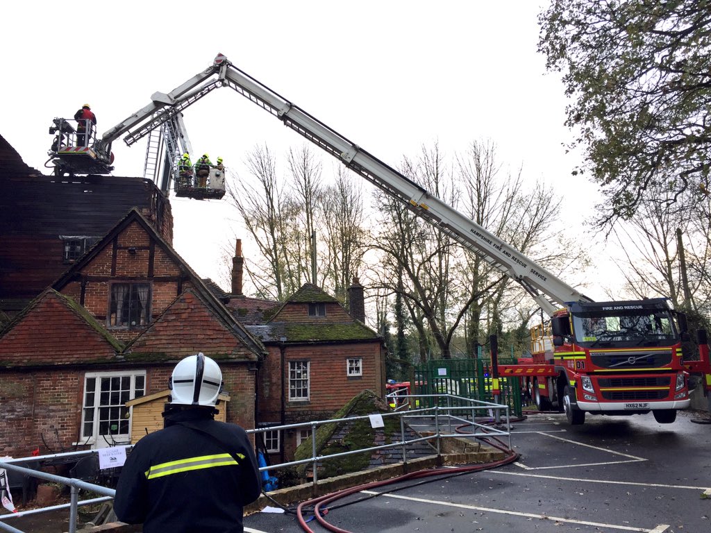 Rushmoor02's tweet photo. Both @SurreyFRS &amp; @Hants_fire crews ALPs working to good effect #jointworking #farnhamfire @CharlotteNeal_ #999team https://t.co/F8OhGYxpeX