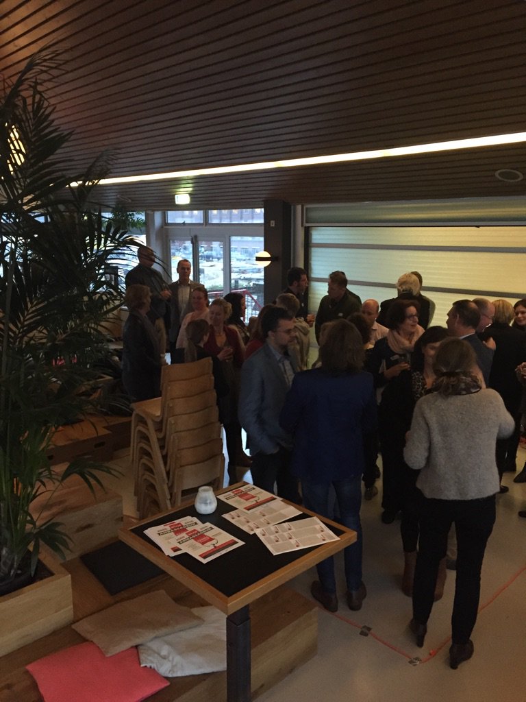.<a href="/hdlg/">Hannah de la Garza </a> start in een denkbeeldig cafe #wowhka