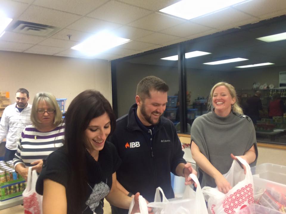 UWLC's tweet photo. Our Young Leaders helped pack 300 food bags at @end68lakecounty so area kids don't go hungry over the holiday break https://t.co/1cm52cPiCM