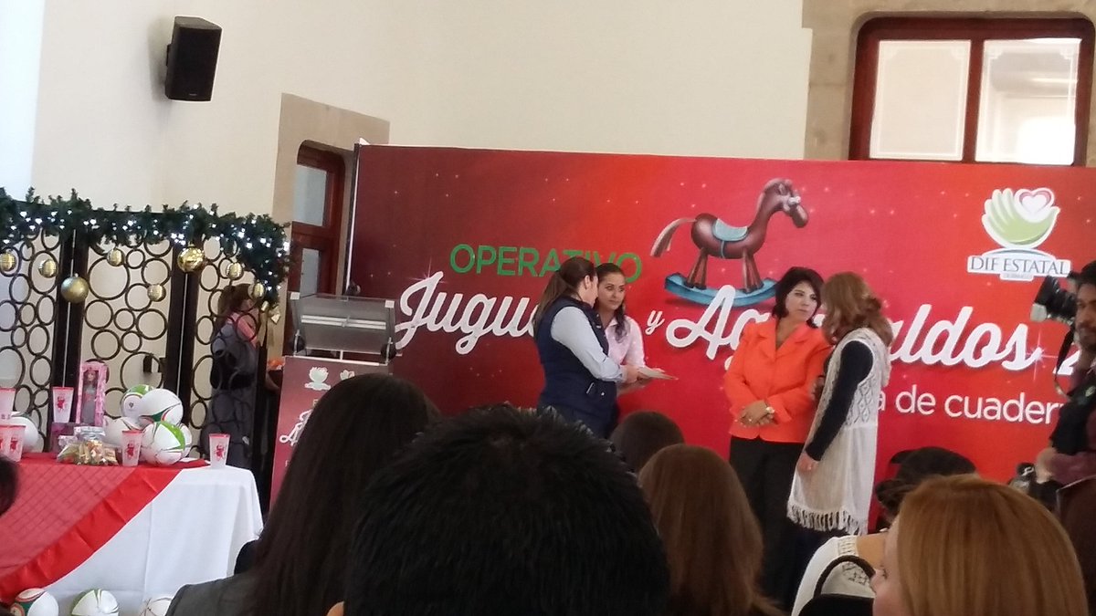 Francelia1984's tweet photo. Más que listos para la entrega de juguetes esta Navidad. La kermesse rindió sus frutos. @COBAEDoficial @DIF_Durango https://t.co/M2JTKTy5Id