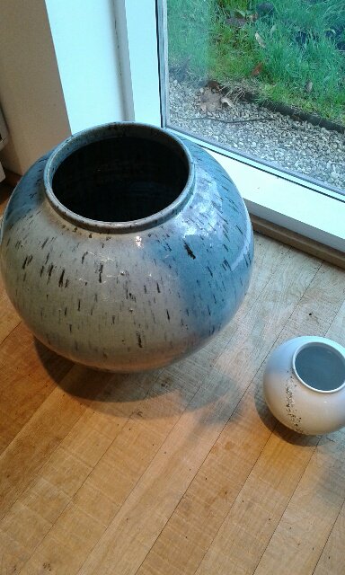 SueHerdman1's tweet photo. Behold.. fine #ceramic shapes & forms to see in @Ruthin_Crafts great shop + next on show #JMO15 from this Saturday https://t.co/dEDkkeSmZP