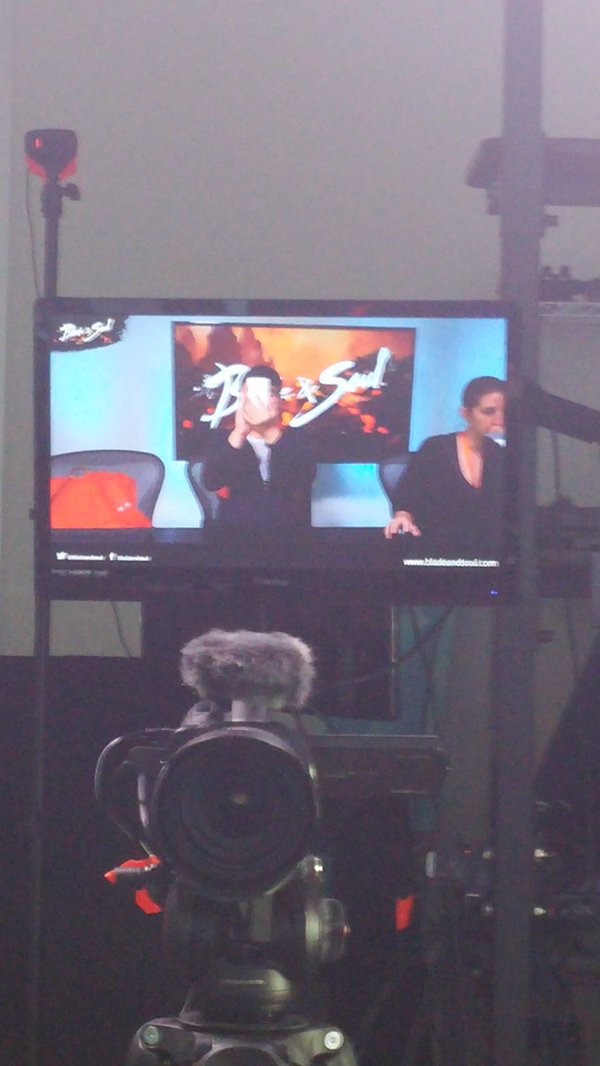 이틀 전 미국으로 날아간 이재성 선수가 NC웨스트 공식 블레이드앤소울 PVP 인비테이셔널 방송에 출연 합니다! 곧 방송 시작! 많은 시청 바랍니다. twitch.tv/bladeandsoul