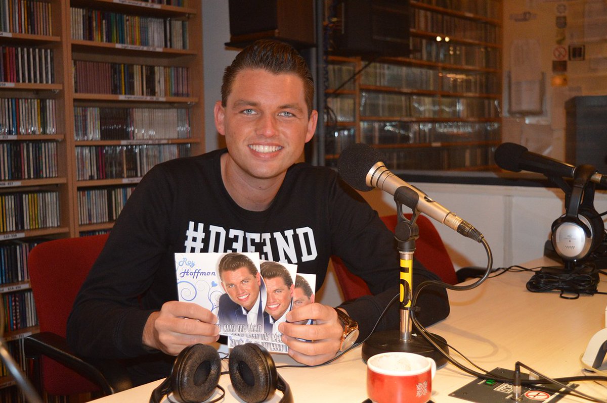 <a href="/RoyHoffman18/">Roy Hoffman</a> promootte z'n derde single live in de studio van <a href="/RTVNunspeet/">RTV Nunspeet</a> ga zo door ;)