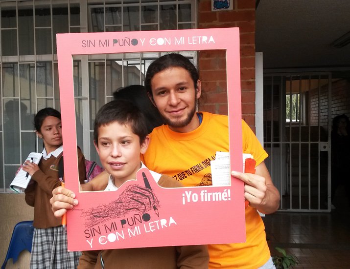 HumanasColombia's tweet photo. Para que el respeto a las mujeres pase de una palabra a un hecho. #Poresofirmo @LolaMoraProd @fdbedout https://t.co/n45w0AWLG6