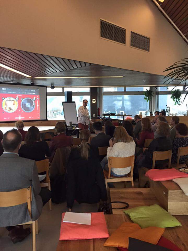 Gave sessie managent mixer <a href="/engbert/">Marcos Ramírez</a> breuker bij #wowhka in @tolhuistuin. Met filmpjes, muziek, interactie, beweging!