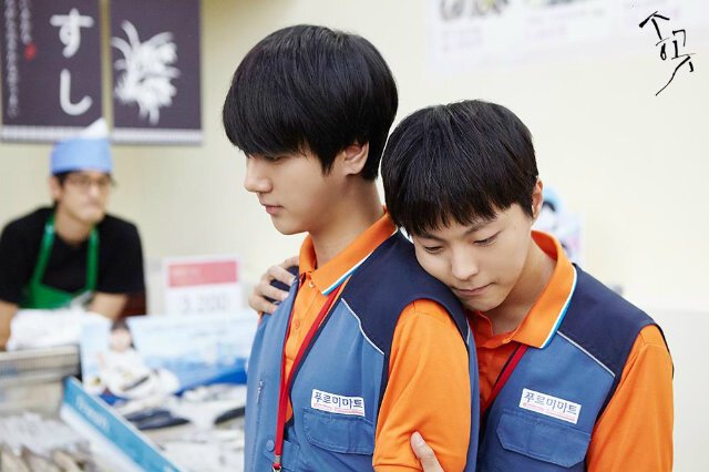 haeyyynana's tweet photo. @shfly3424 @sihwanpark0730 I dont know, but i love you both!! #YeHwan #Shipper #YesungCrazyFans #Awl #ActorY https://t.co/U21l9y9pFS