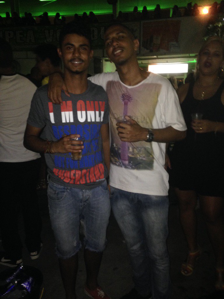 raaffs7's tweet photo. Q dia kkkk #diabaAzul https://t.co/hyv66D5pic