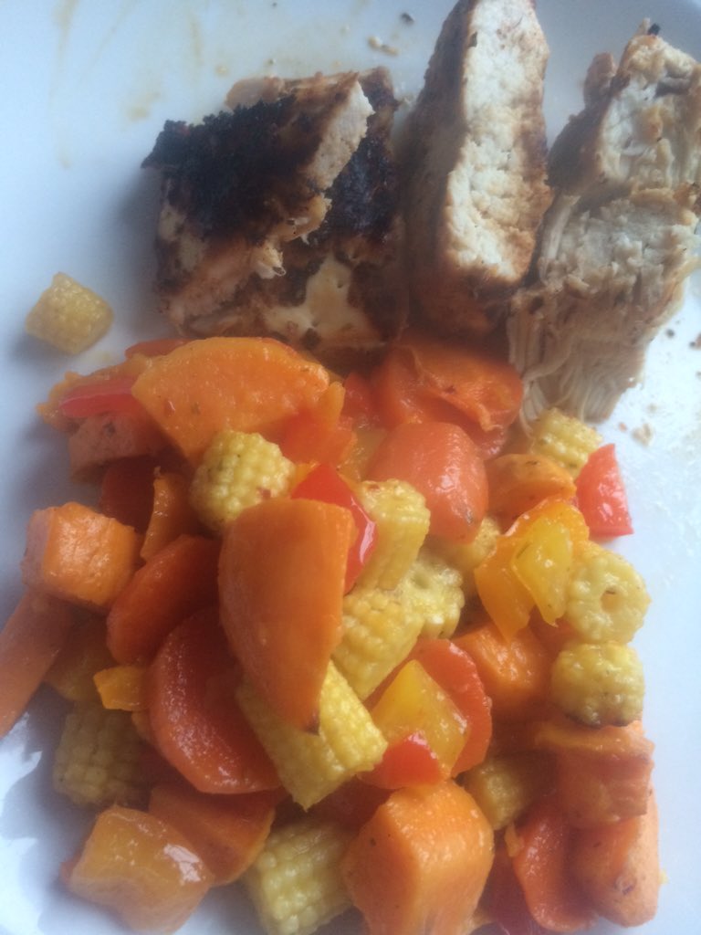 kimbonham1990's tweet photo. Yummy lunch! Who says you don't eat with JuicePlus is wrong ❌❌ #ilovefood https://t.co/RY5350AIc3