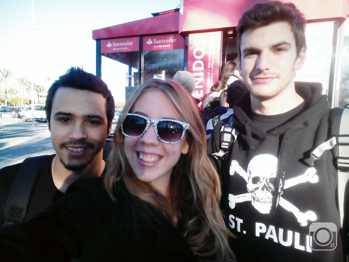VickyCaparros8's tweet photo. En el #RedBoxElche https://t.co/ZJaSK3nD2W