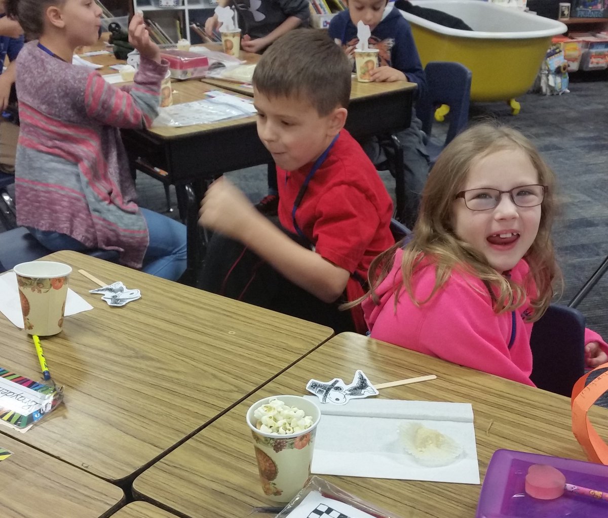 NCEMitchel's tweet photo. Gobbling up our Charlie Brown Thanksgiving feast! Yummy!#ncepride https://t.co/uNKRm8nt3C