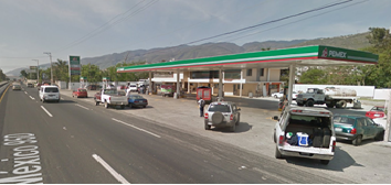 lts_Verdaderos's tweet photo. #Gasolinera en carretera del sol, #chilpancingo SIEMPRE LLENA de viajeros rumbo #Acapulco. No vende #LitrosdeaLitro. https://t.co/O6123sjN9H
