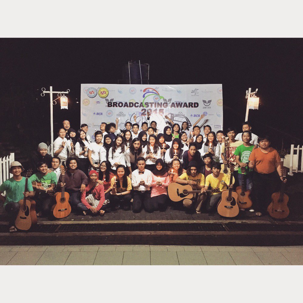 skptril's tweet photo. One team, one spirit, one goal! Yes we areπͺπ₯ @br_award #BroadcastingAward2015 #brAward #bsifmt https://t.co/Tter4xbPO4