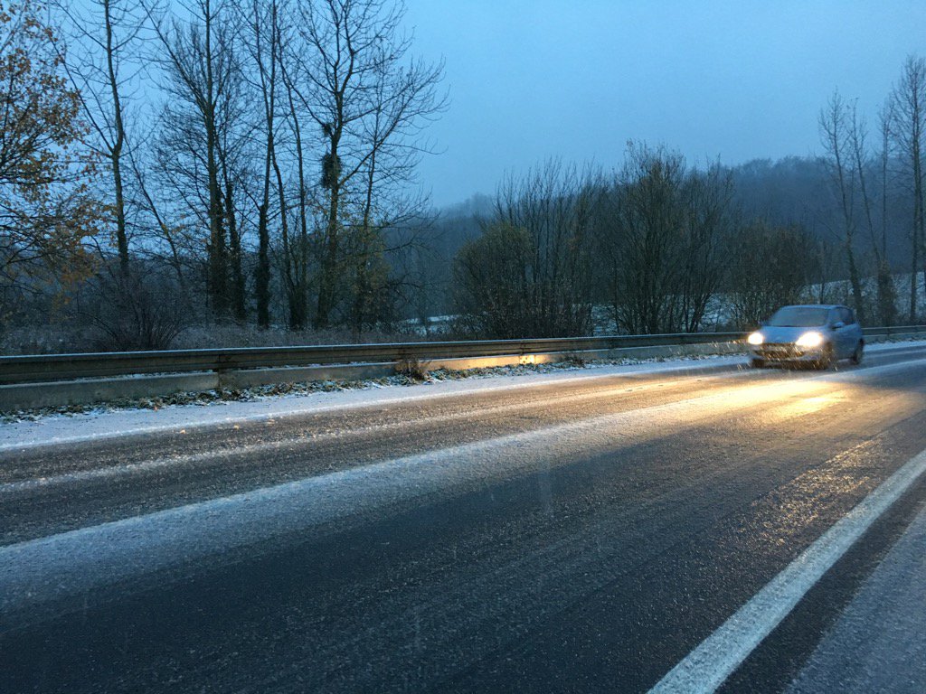 poloreims's tweet photo. Dégradation des conditions de circulation sur les routes dans les Ardennes @France3CA #Ardennes @alibenbournane https://t.co/T7dNbPVO2W
