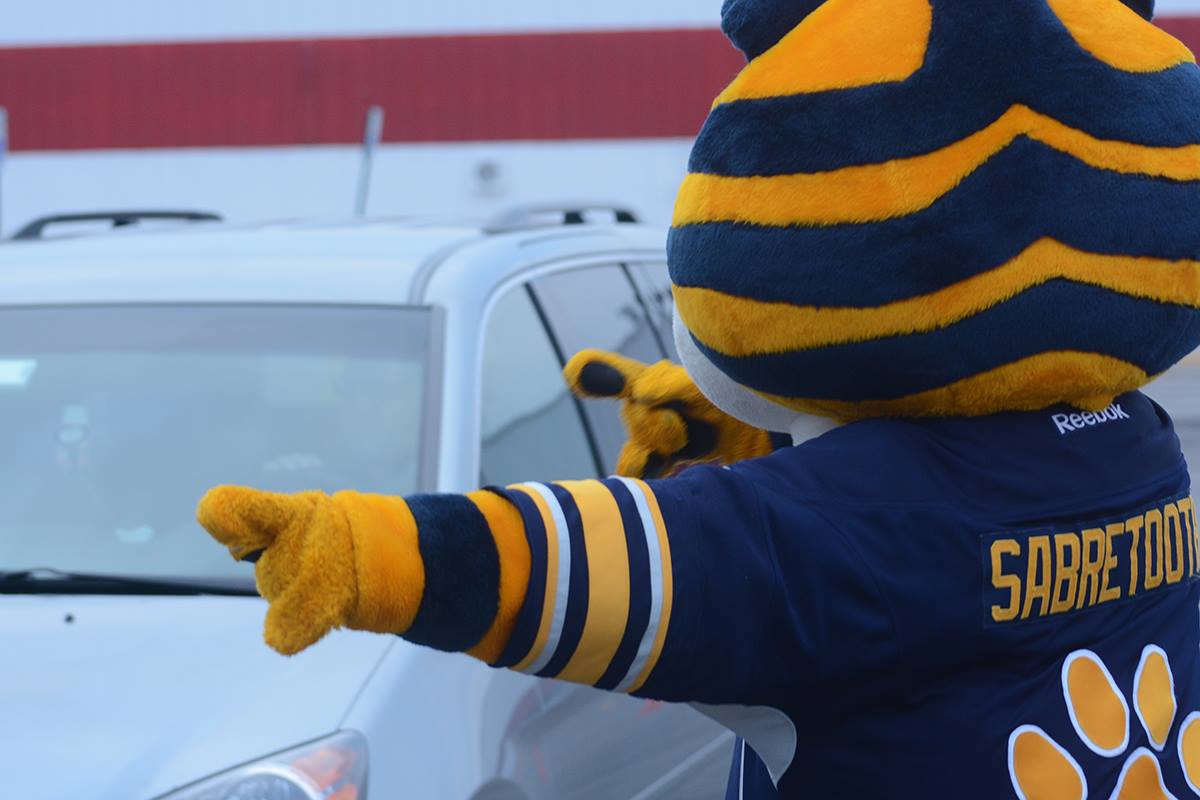 BuffaloSabres's tweet photo. Thank you fans for all of your donations this morning at our annual #TurkeyDrive!

Photos >> https://t.co/Zfw3ttn89w https://t.co/vXRO19AlS3