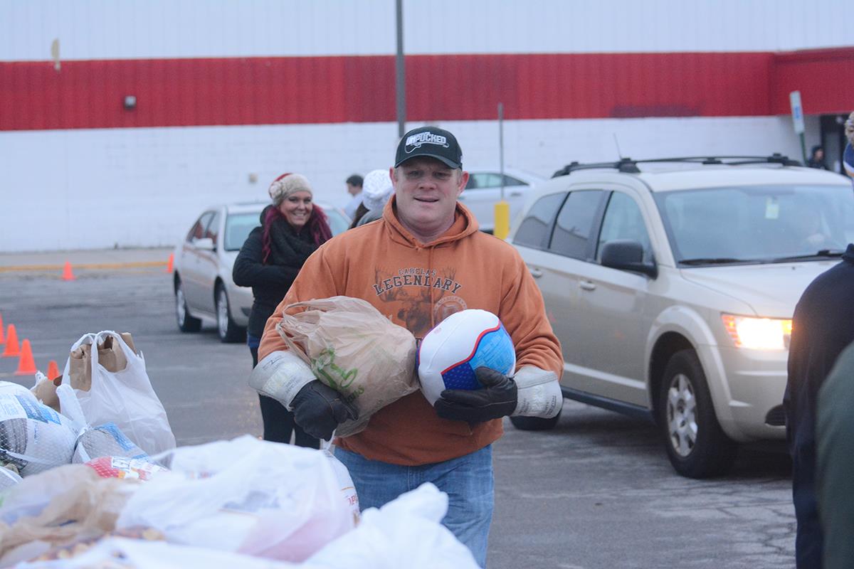 BuffaloSabres's tweet photo. Thank you fans for all of your donations this morning at our annual #TurkeyDrive!

Photos >> https://t.co/Zfw3ttn89w https://t.co/vXRO19AlS3